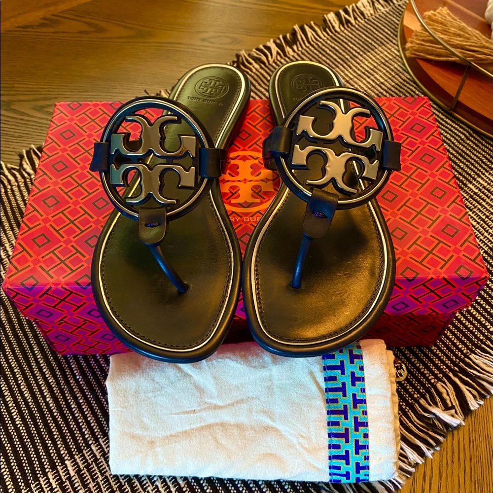 TORY BURCH Metal Millers in Perfect Navy / Silver
